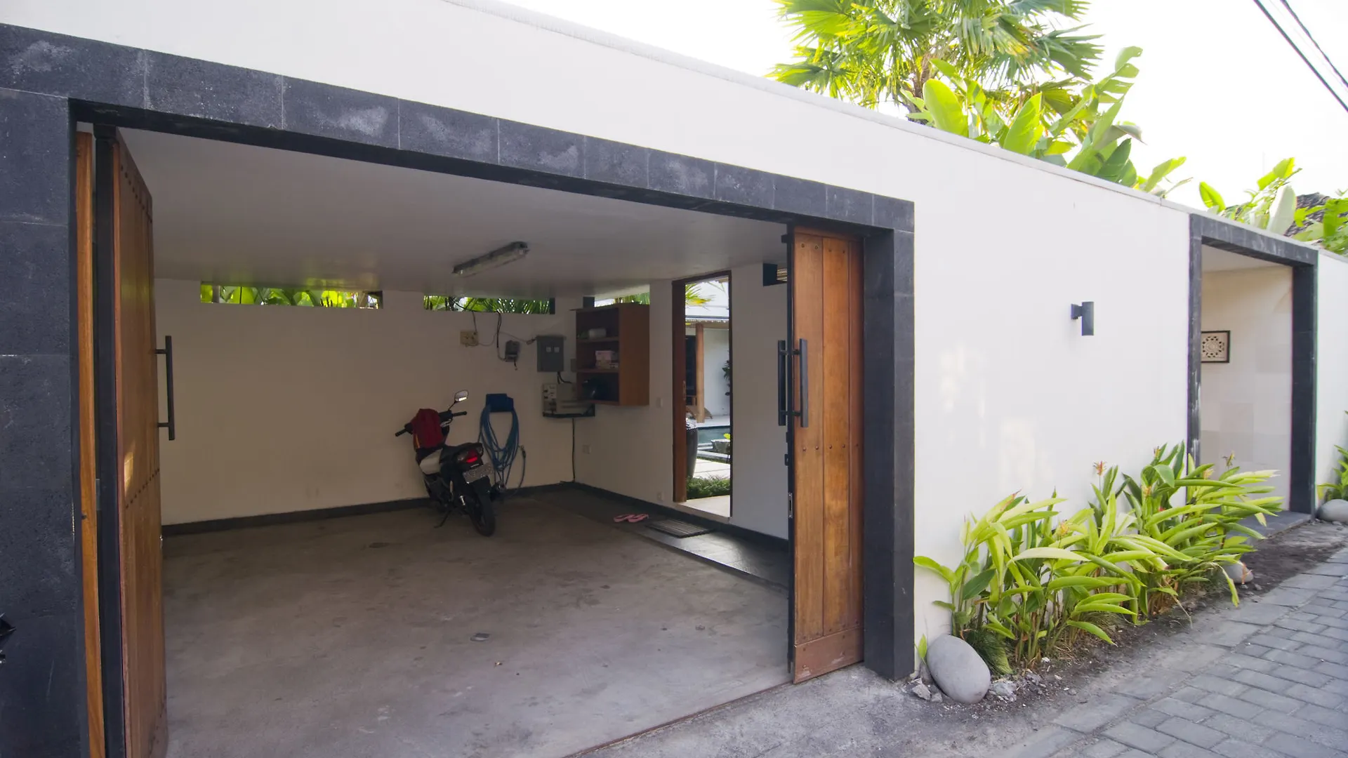 Villa Putih Seminyak